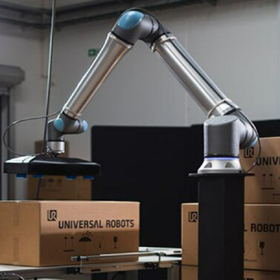 Palletizer universale del cobot del robot UR 20 con la pinza di presa del cobot del onrobot per materiale che passa trasporto con palette dell'imballaggio