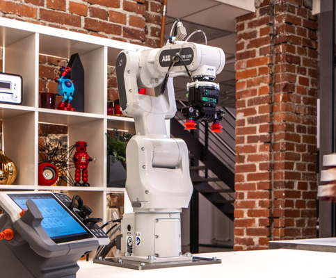 Raccolto di collaborazione del braccio del robot di asse di ABB CRB1100 6 e robot di collocazione