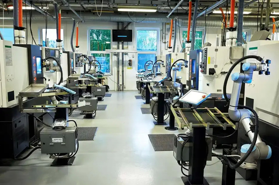 Robot di UR UR10 Cobot con il tipo elettrico robot di collaborazione della pinza di presa 3-Finger di SMC di LEHS per il trattamento di trasporto con palette