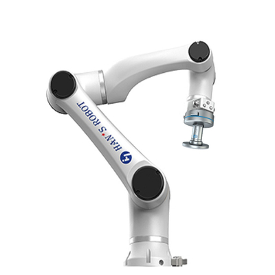 L'asse del robot del cobot di Hans E5 e del braccio 6 del robot con il regolatore del braccio del robot ed insegna alla pinza di presa del onrobot e pendente