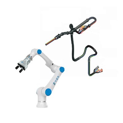 Un robot di collaborazione CNGBS-G10 Cobot di 6 assi con GBS Dresspack e la pinza di presa del dito di Onrobot 2