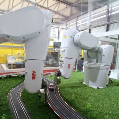 Mini braccio robotico 6 assi ABB IRB 1200 con CNGBS Robot Gripper per la manipolazione dell'automazione del robot