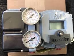 Valvola di controllo con Masoneilan SVI II AP Advanced Performance Digital Valve Positioner e Fisher 67CFR Filter Regulator