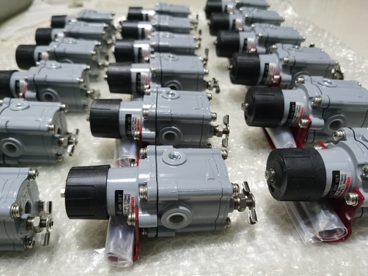 Valvola di controllo del tubo ondulato con posizionatore digitale della valvola Masoneilan SVI3 e regolatore del filtro Masoneilan 78-40