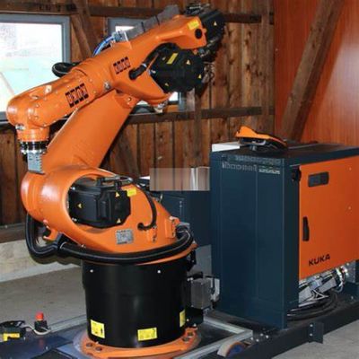 KUKA KR 360 R2830 Braccio robotico carico utile 360 kg con linea di assemblaggio CNGBS per l'assemblaggio del motore come pick and place machine
