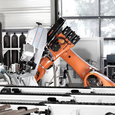 KUKA Industrial Robot Arm KR 470-2 PA Robot per la palletizzazione con rotaia guida CNGBS per fabbrica come pallet machine