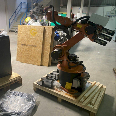 6 assi braccio robotico KR 20 R1810 con CNGBS Robot Dress Pack per la manipolazione come robot industriale Kuka