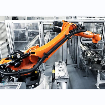 KUKA KR 210 R2700 Roboti industriali con guide lineari CNGBS per l'assemblaggio del motore