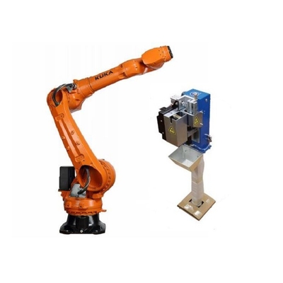 Kuka Robot KR 70 R2100 con stazione di pulizia delle pistole CNGBS per l'automazione della saldatura con braccio robot a 6 assi