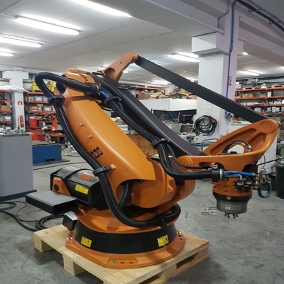 Palletizing Robotic Arm 5 Axis Kuka KR 180 PA Con CNGBS Robot Guide Rail per il robot di paletizzazione