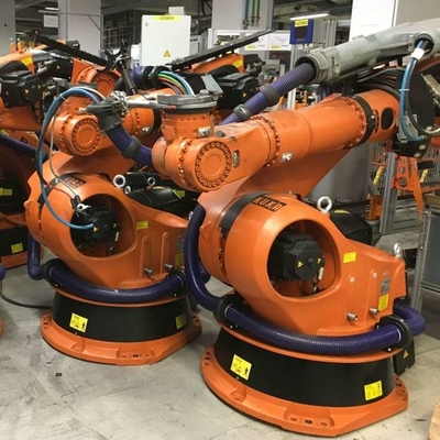 6 assi braccio di saldatura robotico Kuka KR 210 R2700-2 con posizionatore di saldatura CNGBS per robot di saldatura