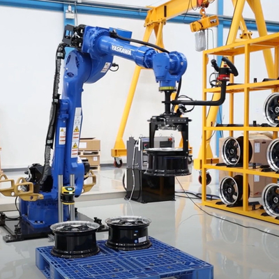Industrial Yaskawa Robot Arm GP180 con afferratore CNGBS come macchina per la produzione di pallet