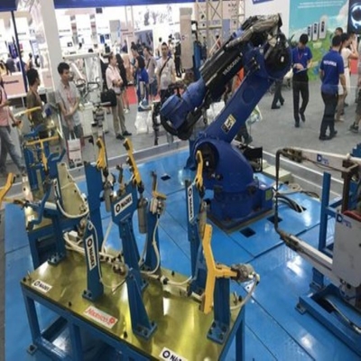 Yaskawa Robot Arm 6 Axis GP180 con CNGBS Robot Gripper personalizzato per il robot di movimentazione dei pallet