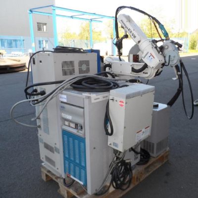 Robot industriale OTC FD-B6L con portata 2008MM con saldatori ARC e macchina di saldatura DM350