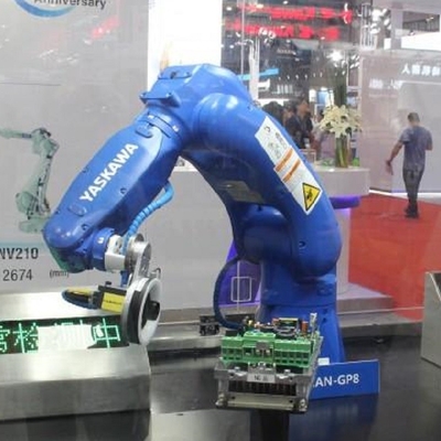 Robot di assemblaggio industriale GP8 con carico utile di 8 kg, braccio robotico come pick and place machine