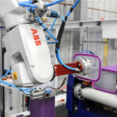 ABB IRB 1200 Braccio robotico industriale con pinza CNGBS come apparecchiatura per la movimentazione dei materiali CNC