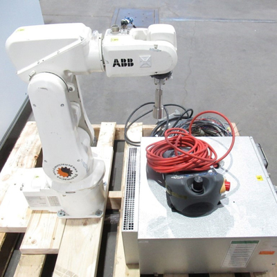ABB IRB 120 6 Asse braccio robotico industriale con presa CNGBS per una produzione flessibile e compatta