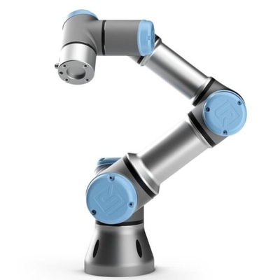 UR3 Universal Robot Cobot con pinza come macchina di assemblaggio per l'assemblaggio del motore