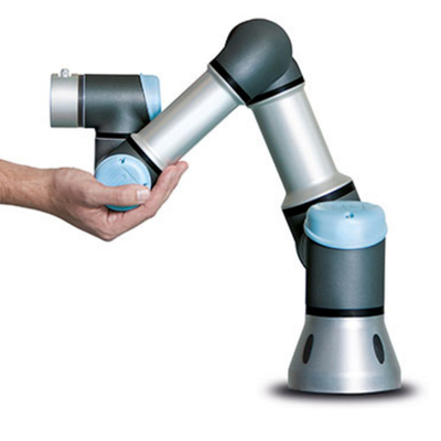UR3 Universal Robot Cobot con pinza come macchina di assemblaggio per l'assemblaggio del motore