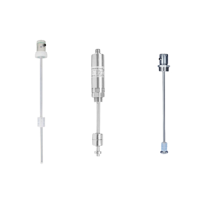 Misurazione del livello del liquido nel serbatoio di stoccaggio del petrolio equipaggiato con lo strumento FEEJOY FJM-L magnetostrictive level transmitter
