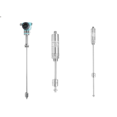 Misurazione del livello del liquido nel serbatoio di stoccaggio del petrolio equipaggiato con lo strumento FEEJOY FJM-L magnetostrictive level transmitter