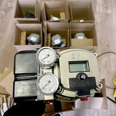Valvola guida superiore di tipo angolo retto con posizionatore di valvole Masoneilan SVI2 e regolatore 78-40 adatto all'alimentazione elettrica