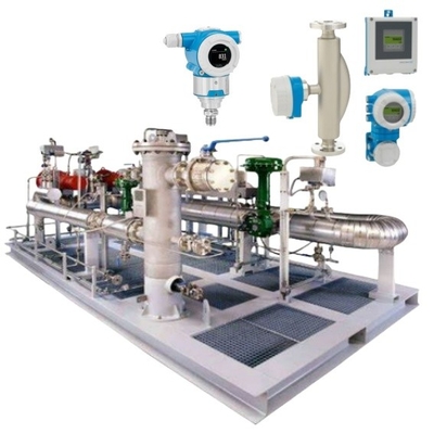 Bule and White Endress Hauser Flowmeter con precisione e robustezza di prim'ordine, costituito da un trasmettitore e da un sensore per l'industria