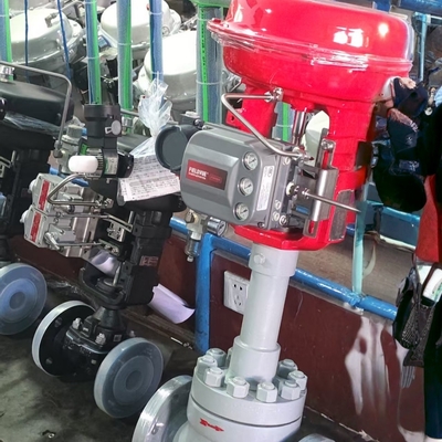 Posizionatore digitale per valvole Fisher DVC6200, valvola di controllo pneumatica a doppio effetto