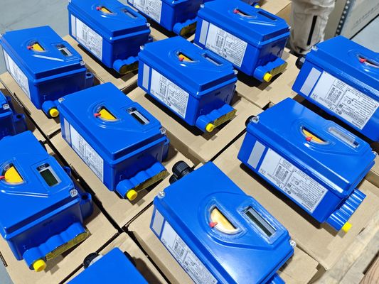 Posizionatore avanzato per valvole di controllo con autodiagnostica e protezione IP66 per un controllo preciso della pressione di alimentazione