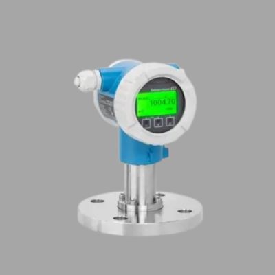 Skid per valvole di controllo con flussometro a vortice Endress+Hauser Proline Prowirl F 200 e trasmettitore di pressione digitale Cerabar PMC71