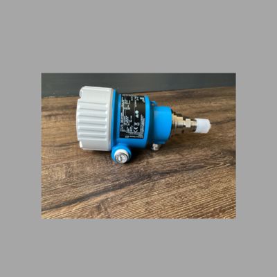 Regolatore di riduzione della pressione con misuratore di portata a vortice Endress+Hauser Proline Prowirl D 200 e trasmettitore di pressione Cerabar PMP71B