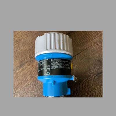 Regolatore di riduzione della pressione con misuratore di portata a vortice Endress+Hauser Proline Prowirl D 200 e trasmettitore di pressione Cerabar PMP71B