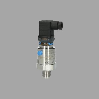 Unità di controllo pressione/flusso con portatore di pressione Cerabar PMC11 e portatore di flusso di vortice Endress+Hauser Proline Prowirl D 200