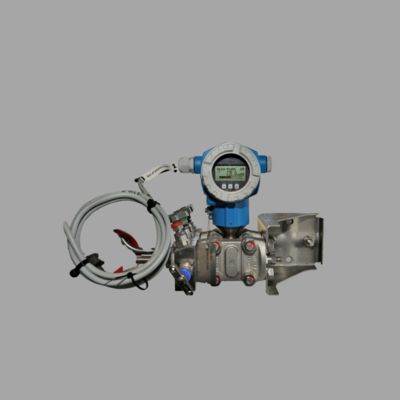 Stazione di riduzione della pressione e della temperatura equipaggiata con un misuratore di portata a vortice Endress+Hauser Deltabar Proline Prowirl R200 e un trasmettitore di pressione PMD75B.
