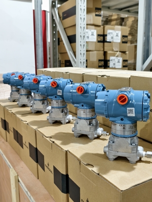 Trasmettitore di pressione Rosemount 3051, campo 137.89 bar, con modulo di alimentazione per 10 anni