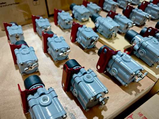 Posizionatore Masoneilan Serie 78 per valvola 5-100psi 1/4NPT con scarico di pressione