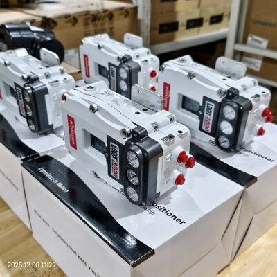 FLOWSERVE MARK ONE Valvola di controllo lineare a globo angolare Attuatore pneumatico a molla per cilindro