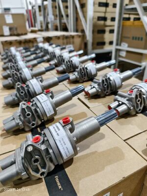 Fisher 377 Relay e Fisher DVC6200 DVC6200 SIS Componente di controllo pneumatico industriale per impianti chimici di petrolio e gas