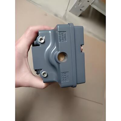 Posizionatore elettro-pneumatico per valvole Fisher 3661 con bypass integrale e design a bilanciamento di forza per controllo 4-20 mA DC