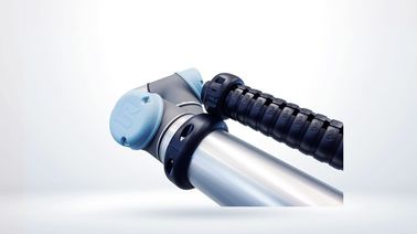 Braccio di collaborazione di saldatura Igus Ur del robot - il morsetto fissa gli accessori di orientamento del cavo