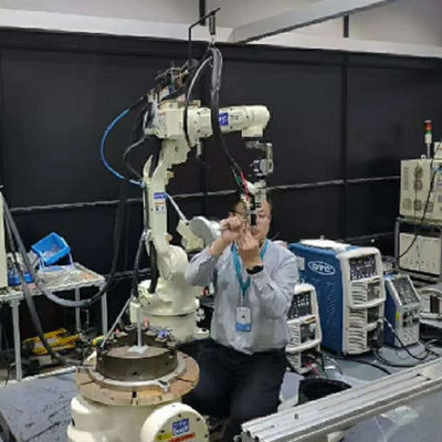 6 soluzione del robot per saldatura di OTC FD-B6L del braccio del robot di asse con la saldatrice di DM350 DM500 per la saldatura di MIG