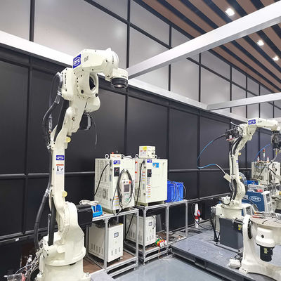OTC FD-B6 con il robot per saldatura di MIG della saldatrice DM350