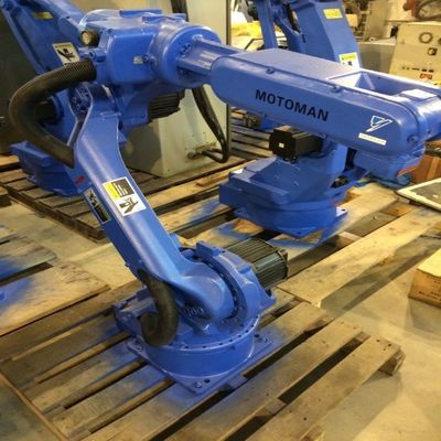 Braccio del robot industriale di asse di Motoman GP7 6 utilizzato per il trasporto con palette del robot con palette