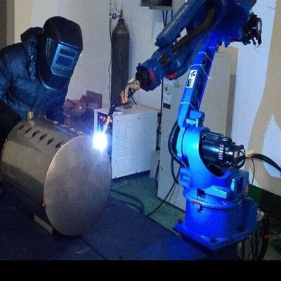 Motoman AR1440 con il saldatore RD500S per l'elaborazione di taglio del laser