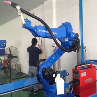 Motoman AR1440 con il saldatore RD500S per l'elaborazione di taglio del laser
