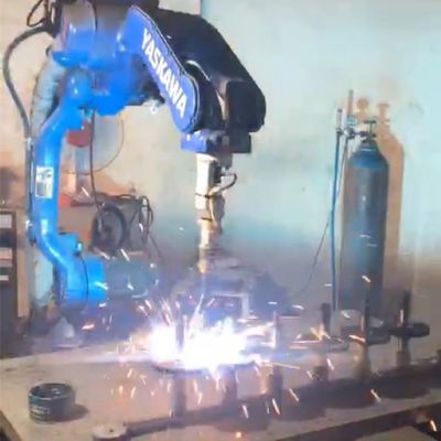 6 robot Aixs Motoman AR2010 con il saldatore RD350S per il robot della saldatura ad arco