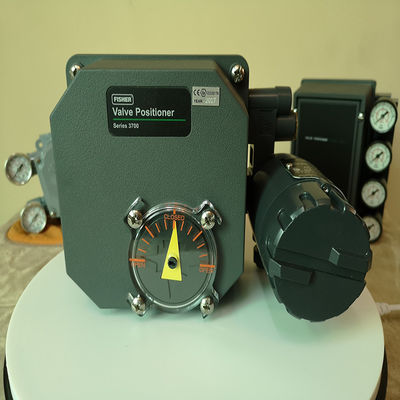 Fisher 3720 fornisce un posizionatore elettropneumatico di posizione della palla o del disco della valvola