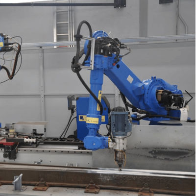 Un braccio robot industriale AR1440 di 6 assi per la saldatrice robot