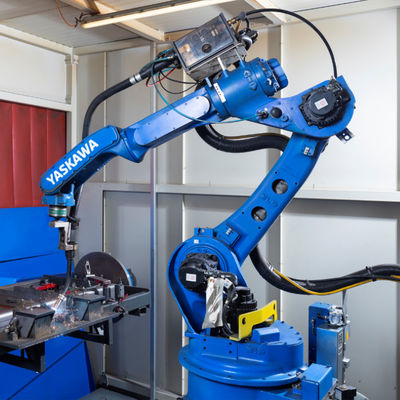 Un braccio robot industriale AR1440 di 6 assi per la saldatrice robot