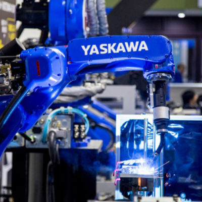 Un braccio robot industriale AR1440 di 6 assi per la saldatrice robot